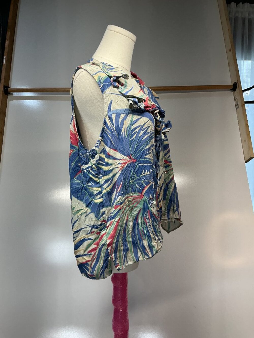 Chaps XL Blue Tropical Ruffle Tie Neck Sleeveless Blouse Boho Resort Top - Picture 13 of 14